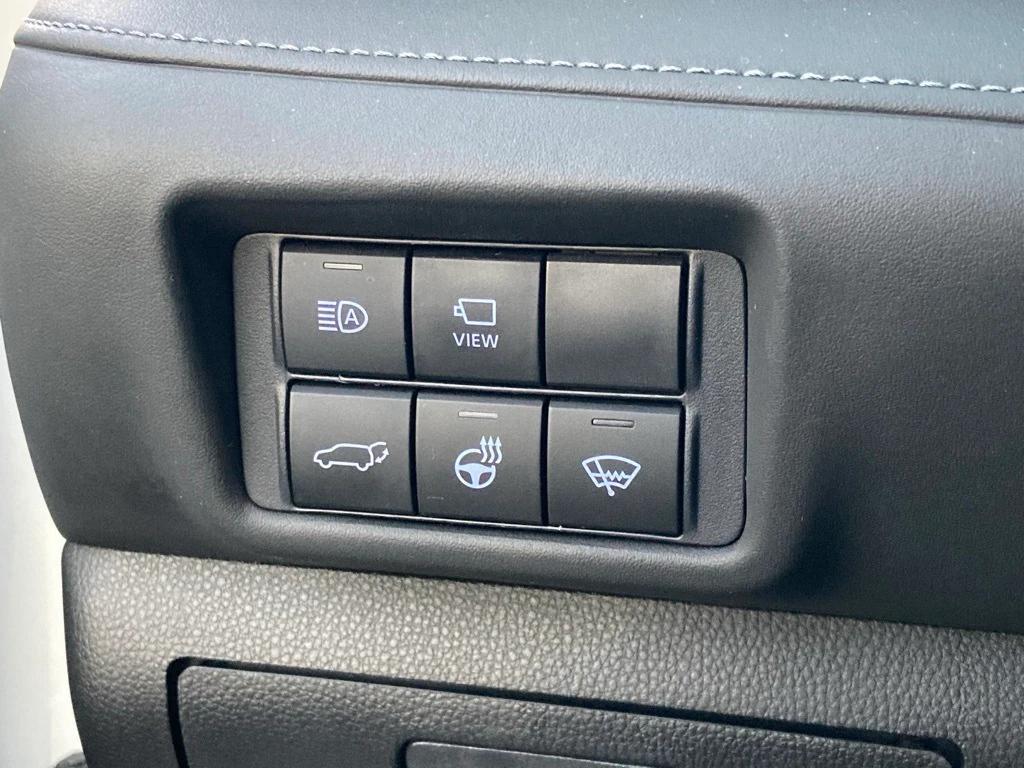 used 2021 Toyota Highlander car, priced at $33,391