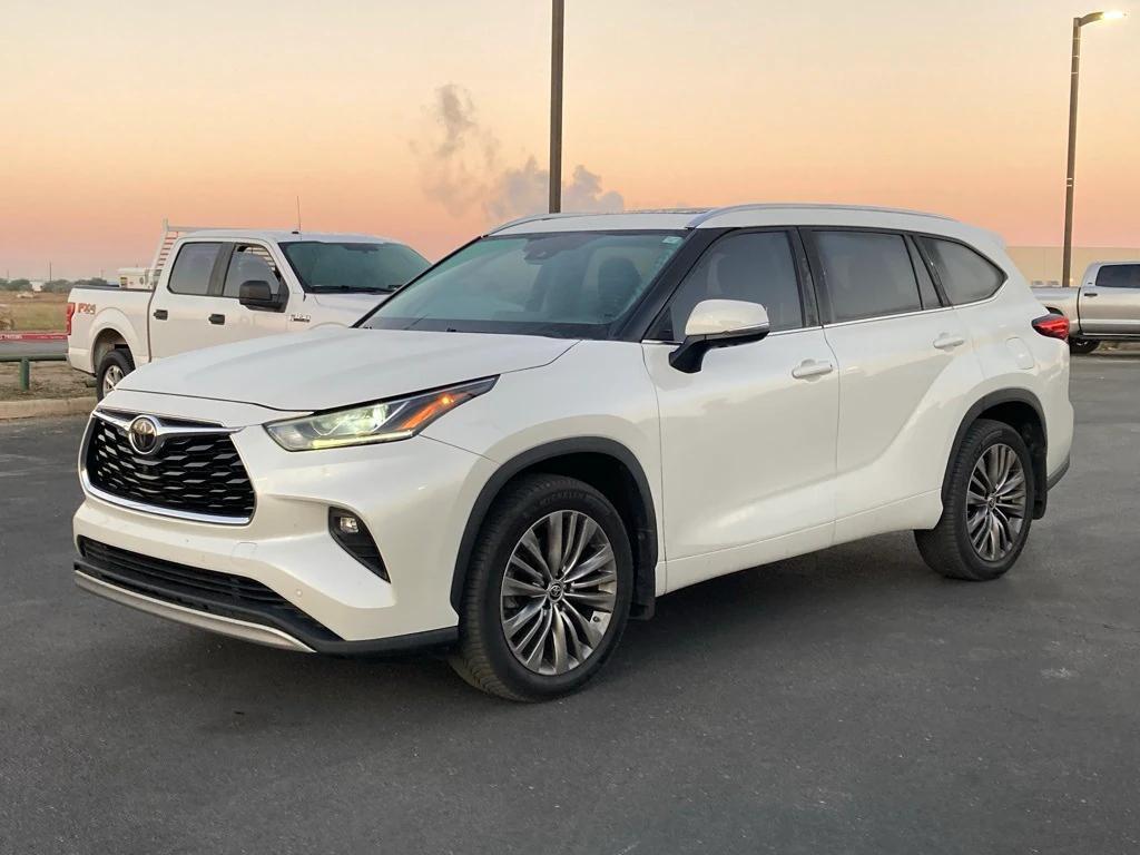 used 2021 Toyota Highlander car, priced at $33,391