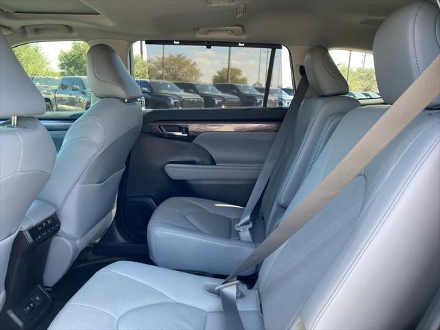 used 2020 Toyota Highlander car, priced at $32,471