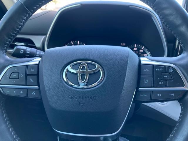 used 2020 Toyota Highlander car, priced at $32,471