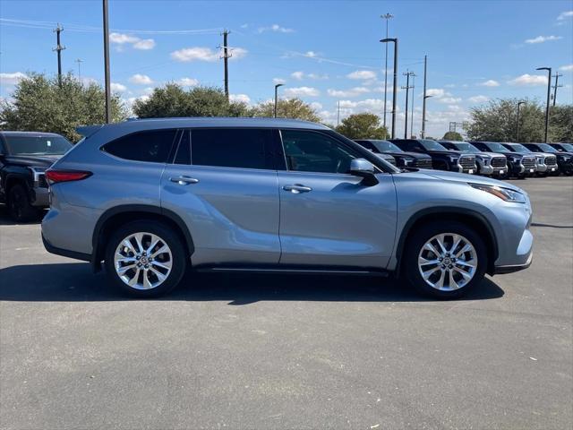 used 2020 Toyota Highlander car, priced at $32,471