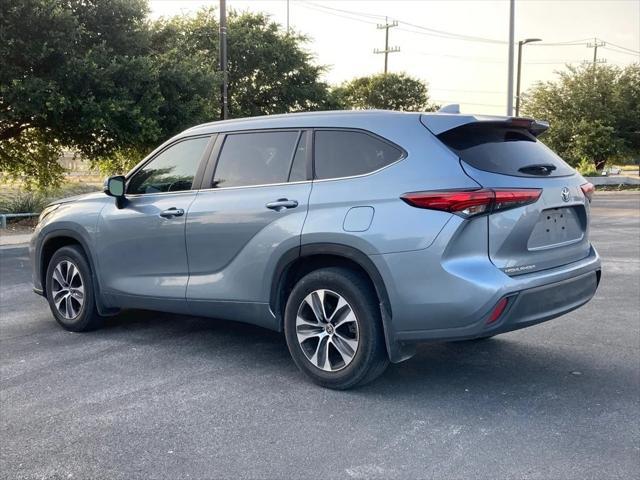 used 2023 Toyota Highlander car, priced at $32,691