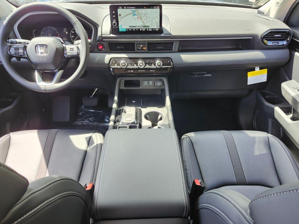 new 2025 Honda Pilot car, priced at $52,950