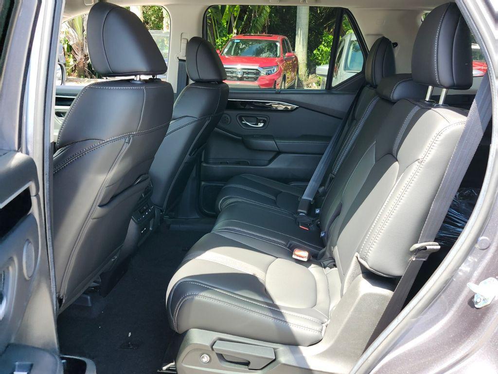 new 2025 Honda Pilot car, priced at $52,950