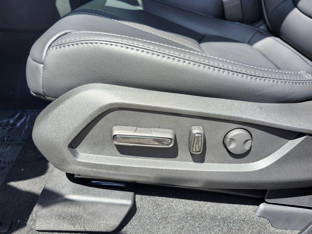new 2025 Honda Pilot car, priced at $52,950