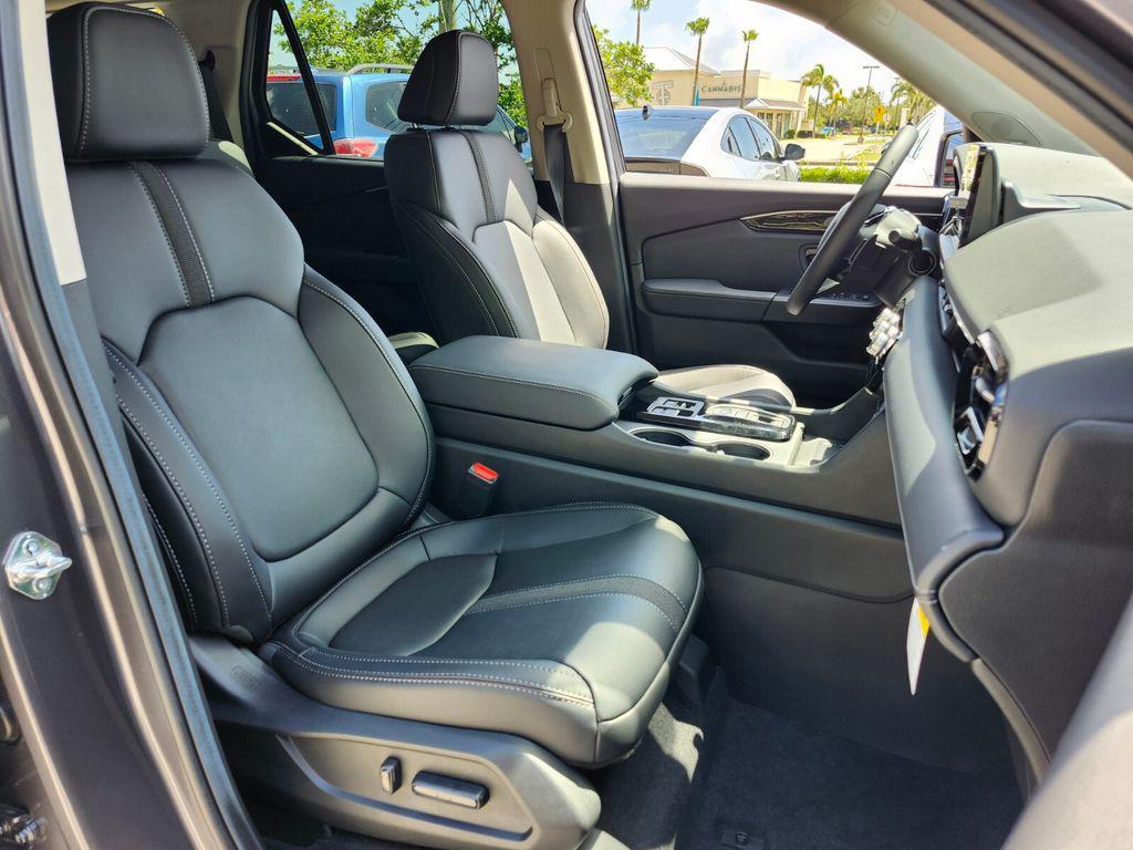 new 2025 Honda Pilot car, priced at $52,950