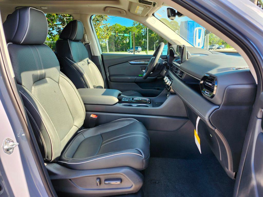 new 2025 Honda Pilot car, priced at $56,705