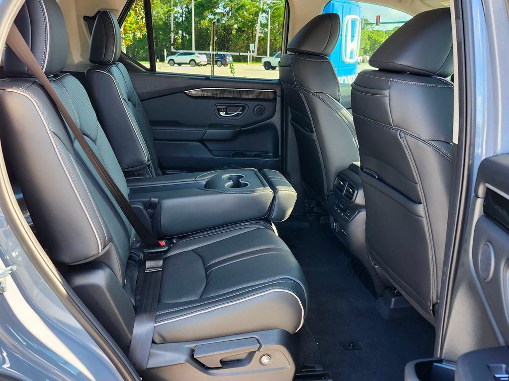 new 2025 Honda Pilot car, priced at $56,705