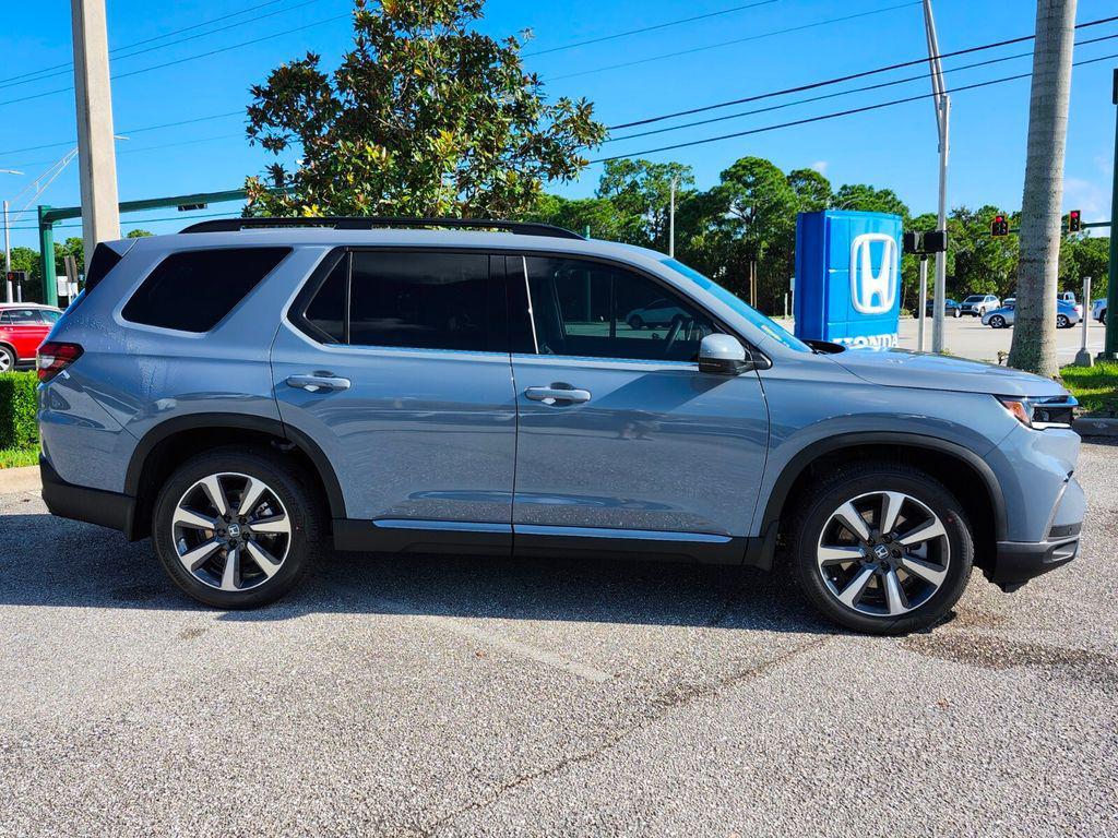 new 2025 Honda Pilot car, priced at $56,705