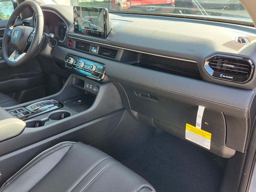 new 2025 Honda Pilot car, priced at $56,705