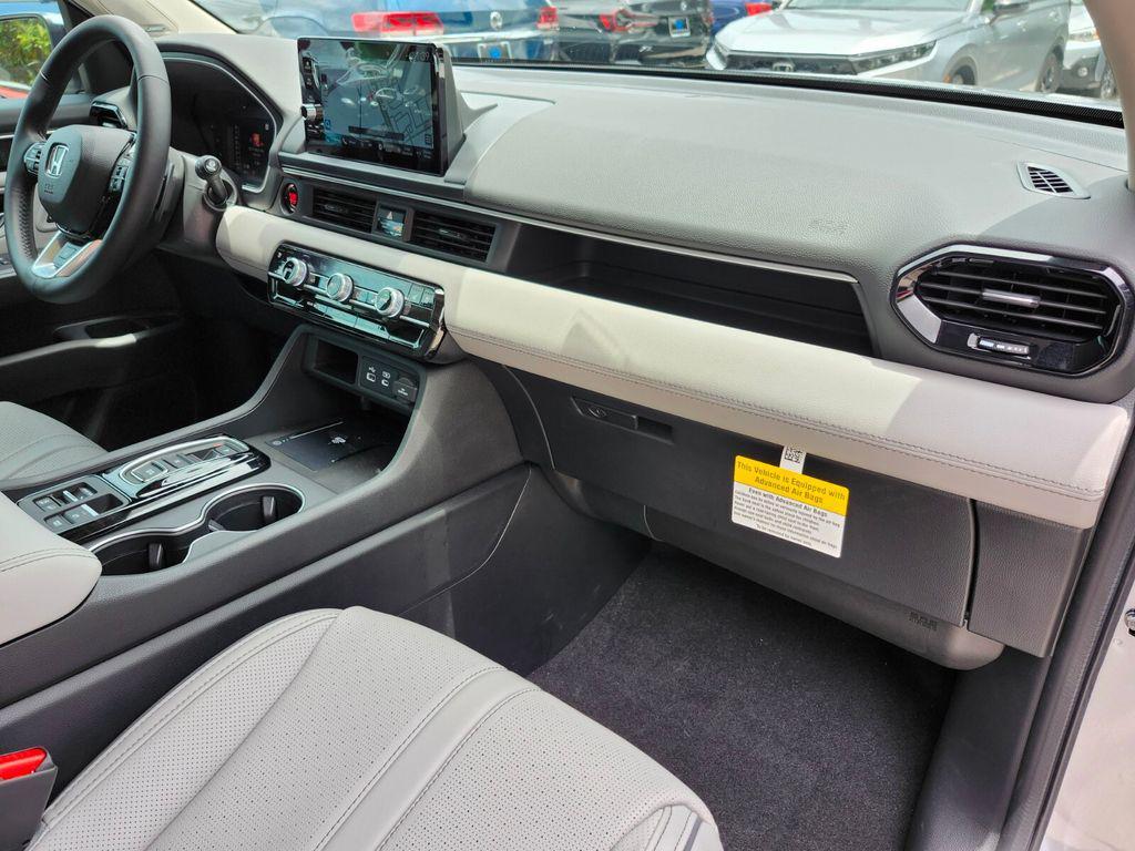 new 2025 Honda Pilot car, priced at $54,575