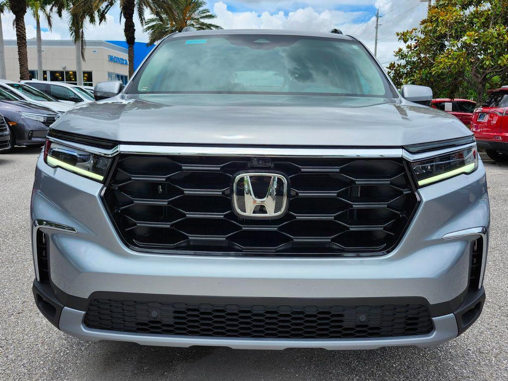 new 2025 Honda Pilot car, priced at $54,575