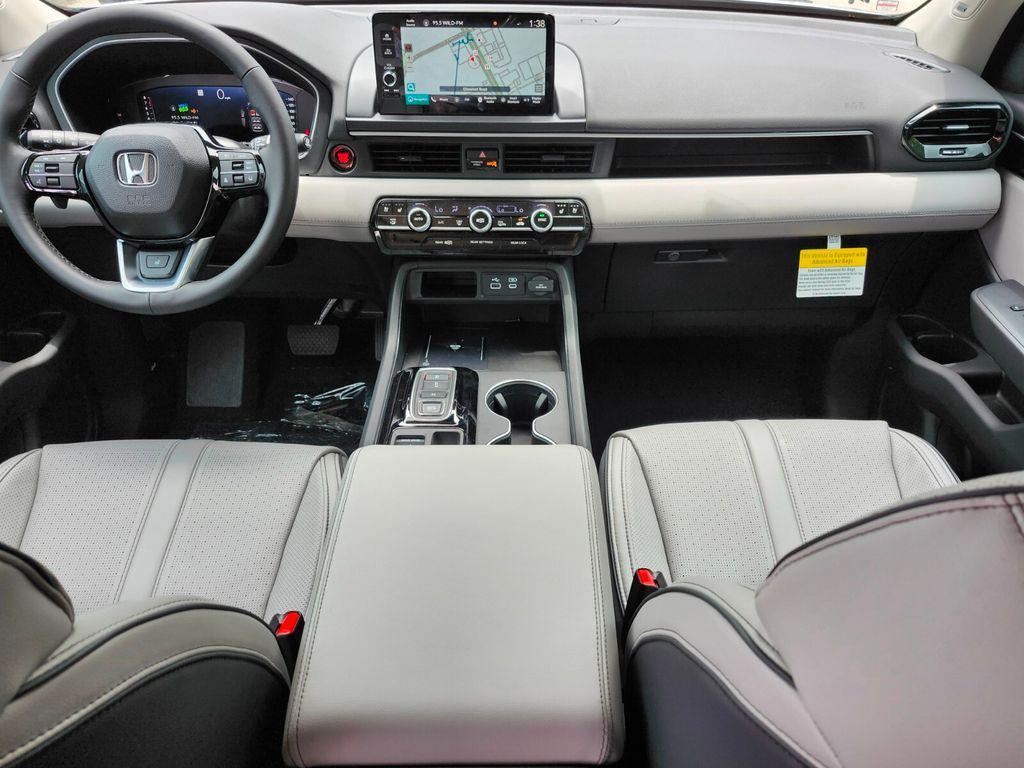 new 2025 Honda Pilot car, priced at $54,575