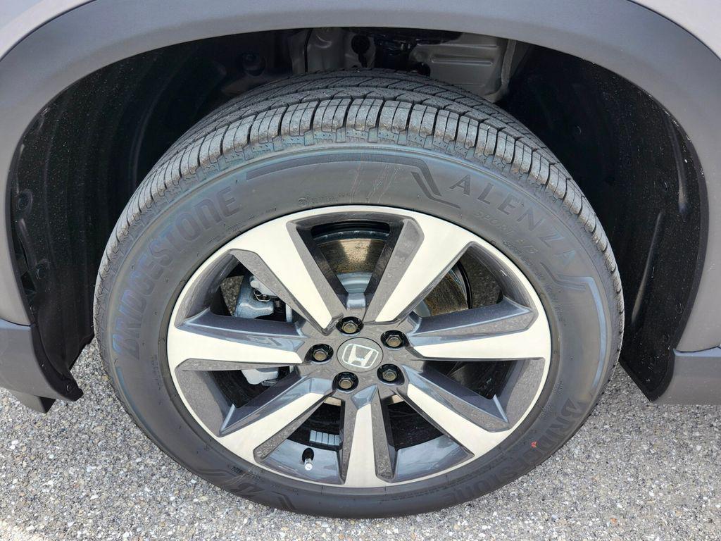 new 2025 Honda Pilot car, priced at $54,575