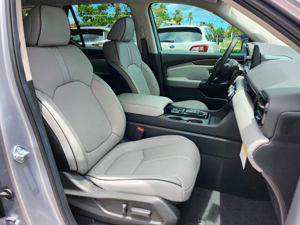 new 2025 Honda Pilot car, priced at $54,575