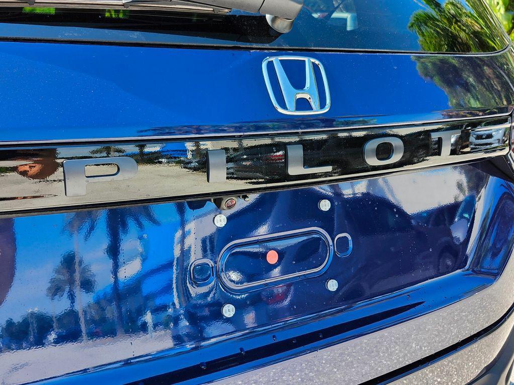 new 2025 Honda Pilot car, priced at $47,825