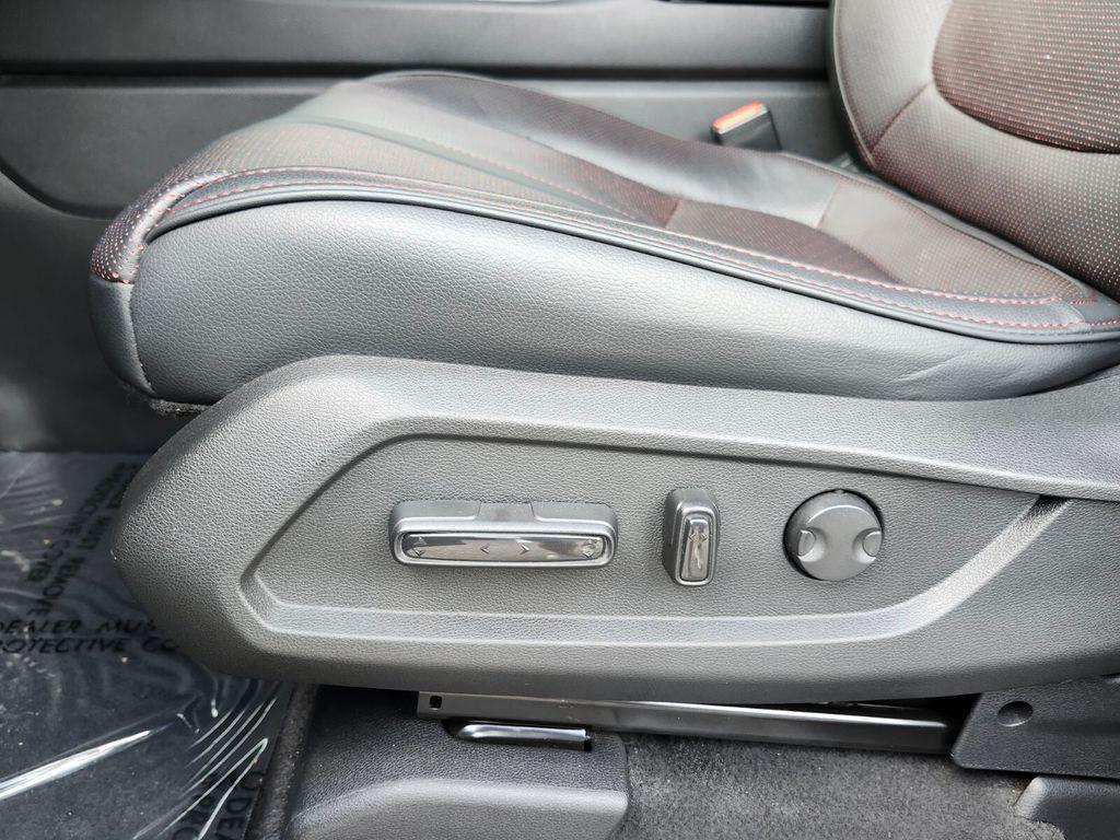 used 2025 Honda Pilot car, priced at $49,022