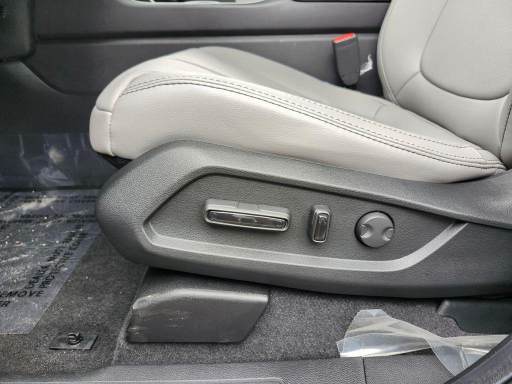 new 2025 Honda Pilot car, priced at $50,850