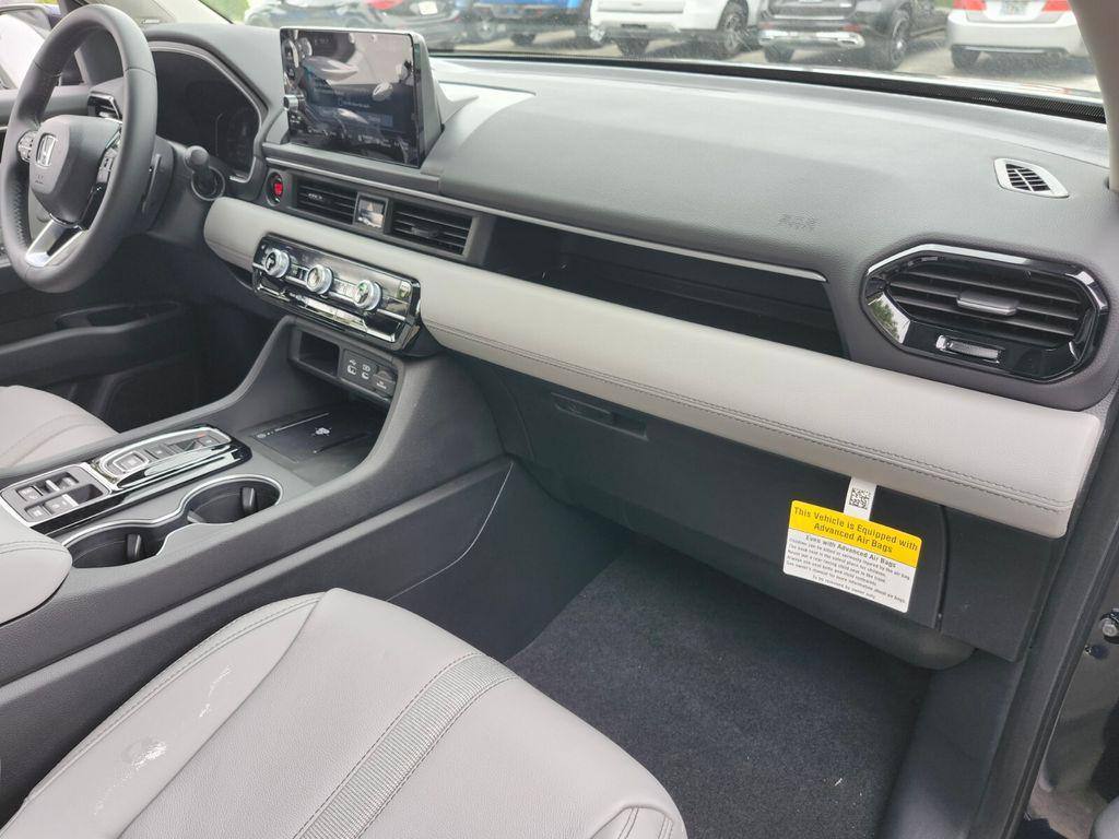 new 2025 Honda Pilot car, priced at $50,850