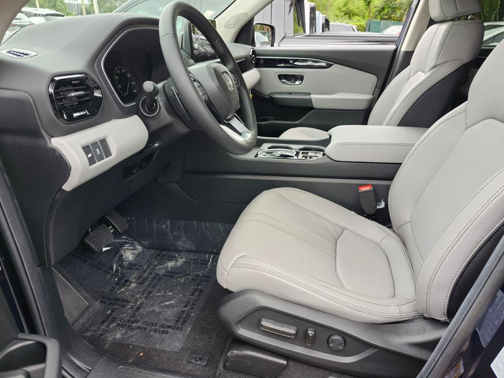 new 2025 Honda Pilot car, priced at $50,850