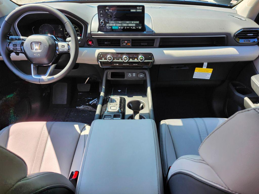 new 2025 Honda Pilot car, priced at $45,725