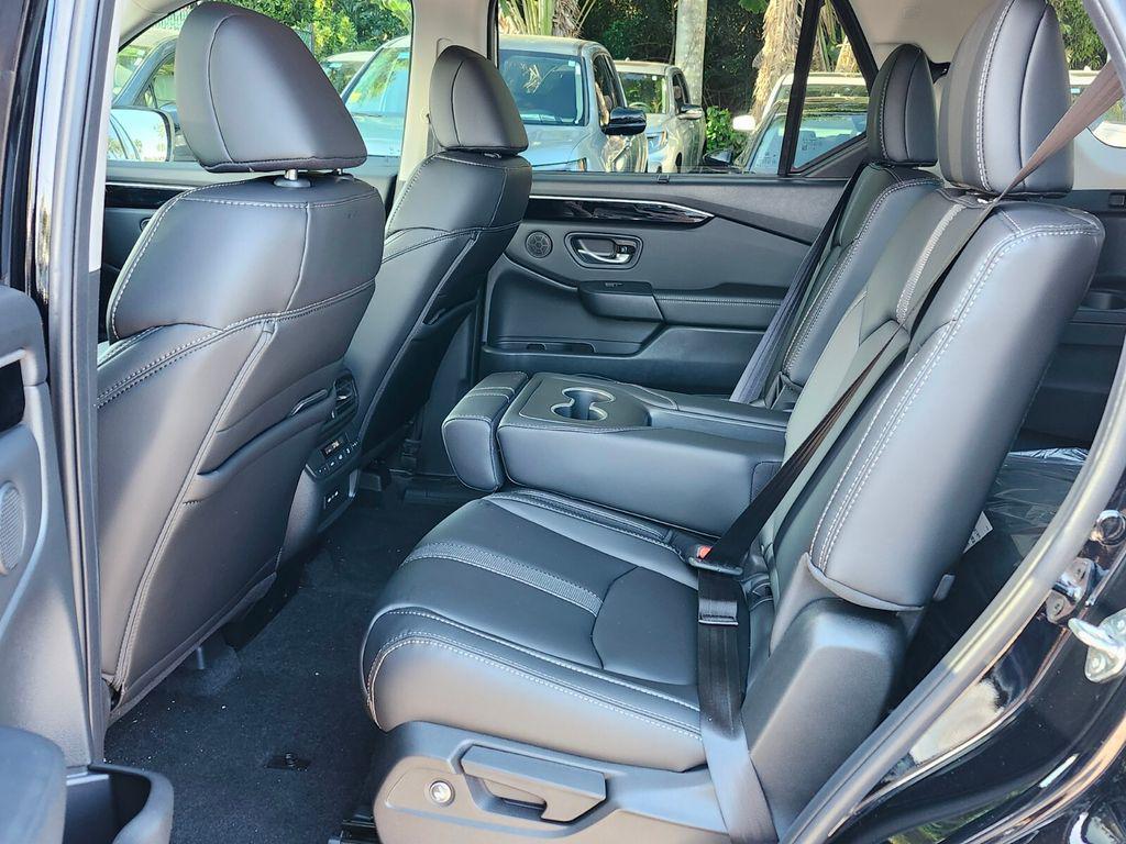 new 2025 Honda Pilot car, priced at $44,995