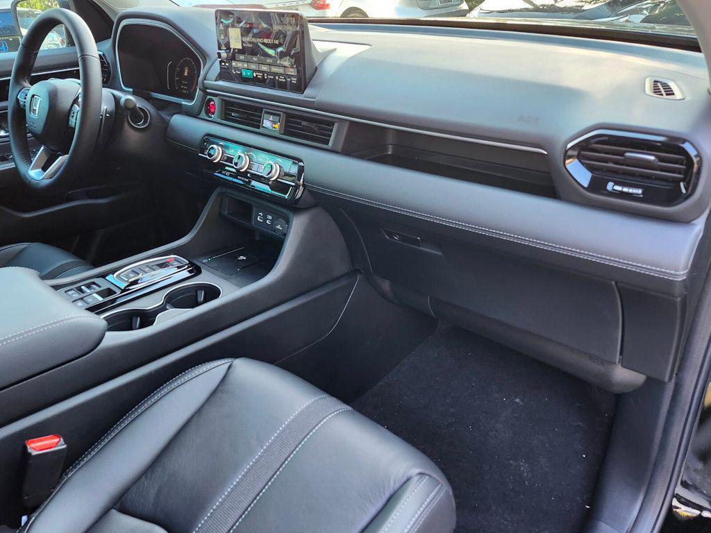 new 2025 Honda Pilot car, priced at $44,995