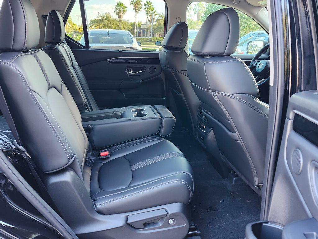 new 2025 Honda Pilot car, priced at $44,995