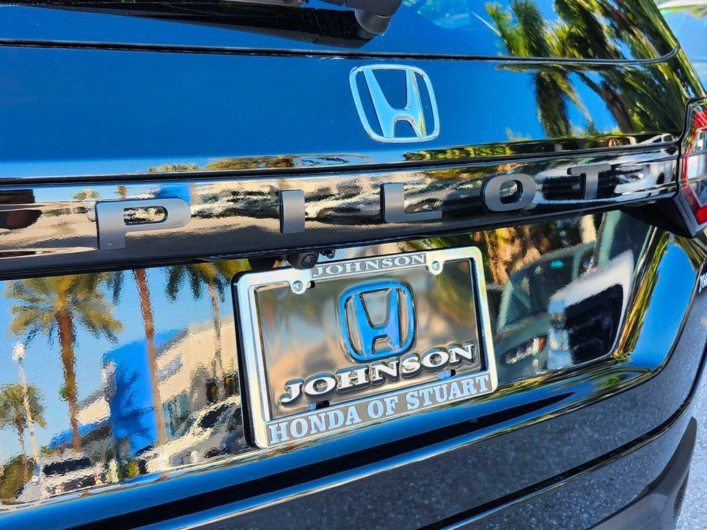 new 2025 Honda Pilot car, priced at $44,995