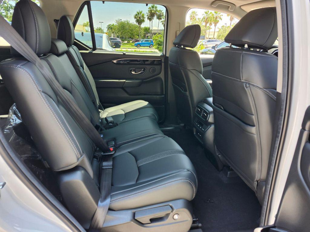 new 2025 Honda Pilot car, priced at $53,405