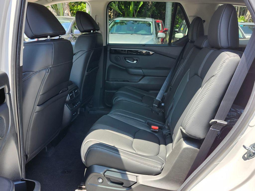 new 2025 Honda Pilot car, priced at $53,405