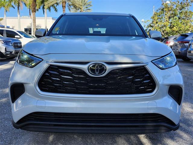 used 2022 Toyota Highlander car, priced at $28,922