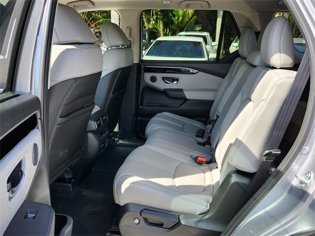 new 2025 Honda Pilot car, priced at $48,950
