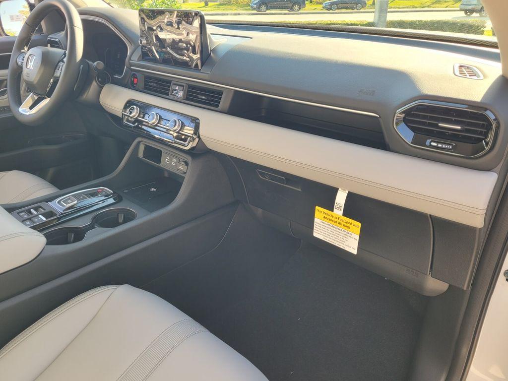 new 2025 Honda Pilot car, priced at $45,405