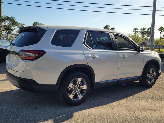 new 2025 Honda Pilot car, priced at $49,350