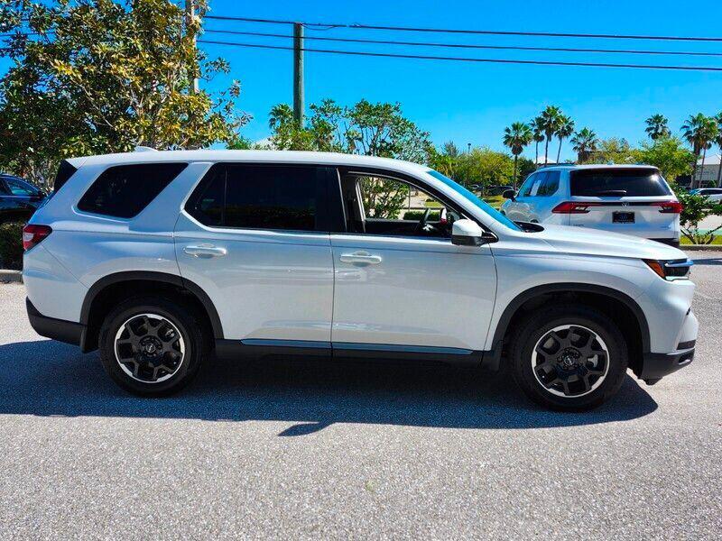 new 2025 Honda Pilot car, priced at $49,405