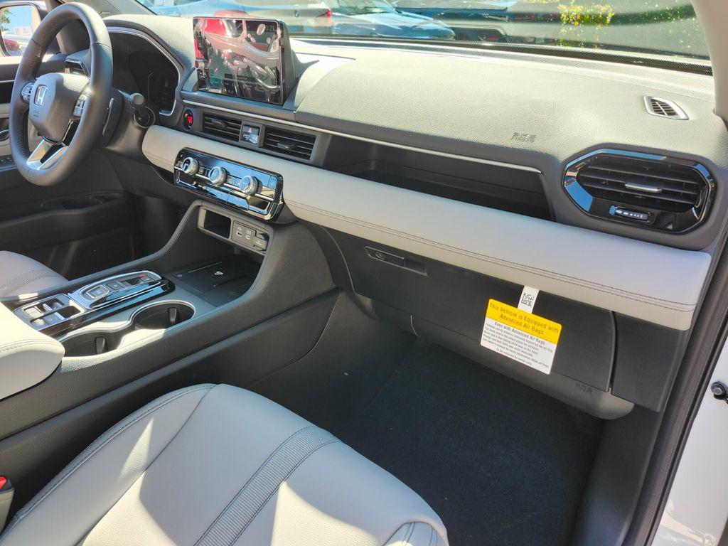 new 2025 Honda Pilot car, priced at $51,125