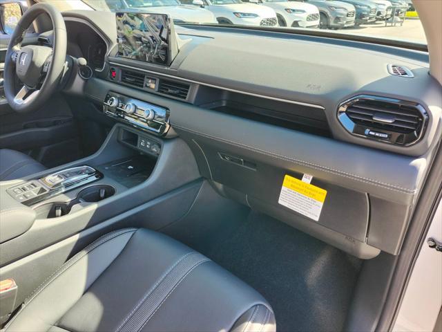 new 2025 Honda Pilot car, priced at $45,405