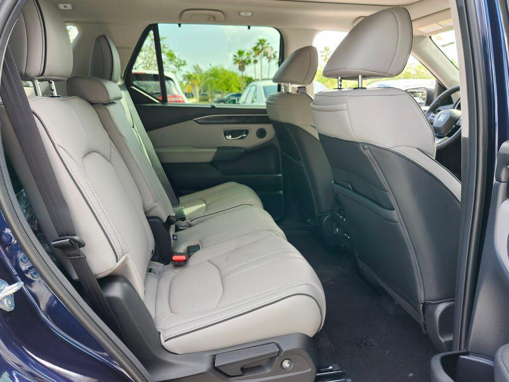 new 2025 Honda Pilot car, priced at $55,260