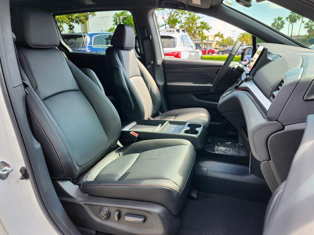 new 2025 Honda Odyssey car, priced at $45,275