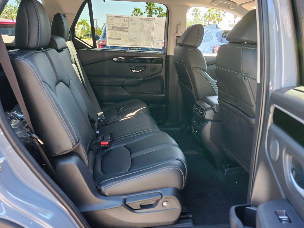 new 2025 Honda Pilot car, priced at $49,405