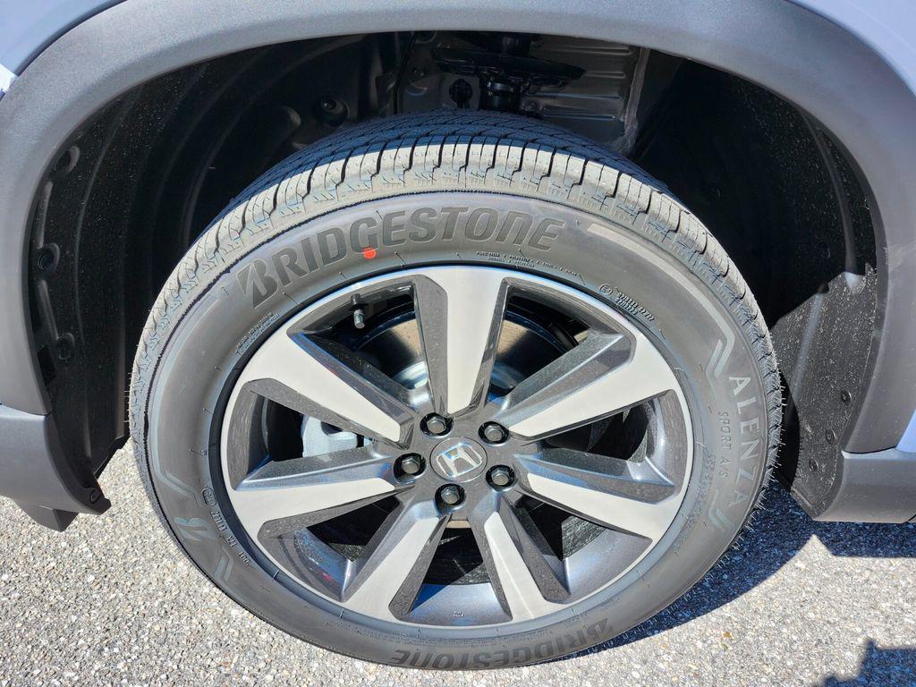 new 2025 Honda Pilot car, priced at $49,405