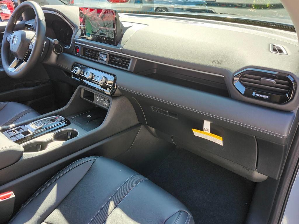 new 2025 Honda Pilot car, priced at $49,405