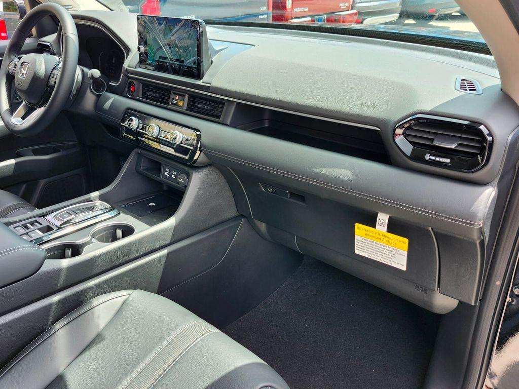 new 2025 Honda Pilot car, priced at $51,050