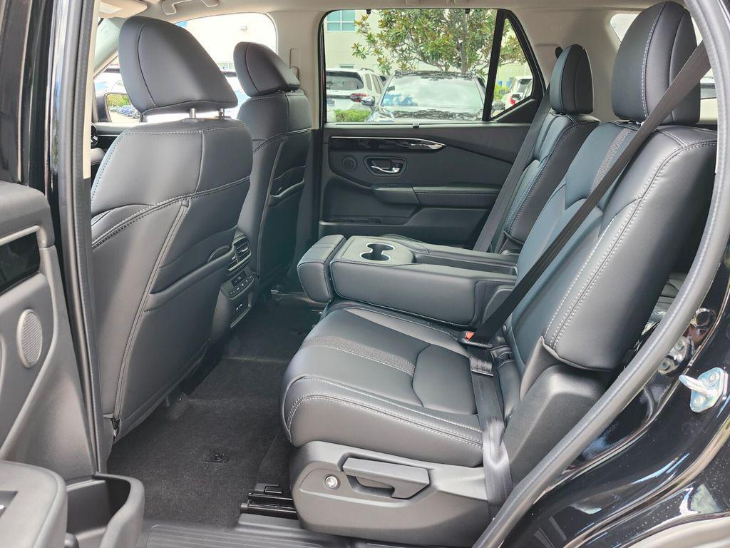 new 2025 Honda Pilot car, priced at $48,995