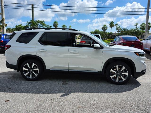 new 2025 Honda Pilot car, priced at $55,715