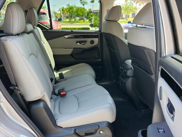 new 2025 Honda Pilot car, priced at $48,950