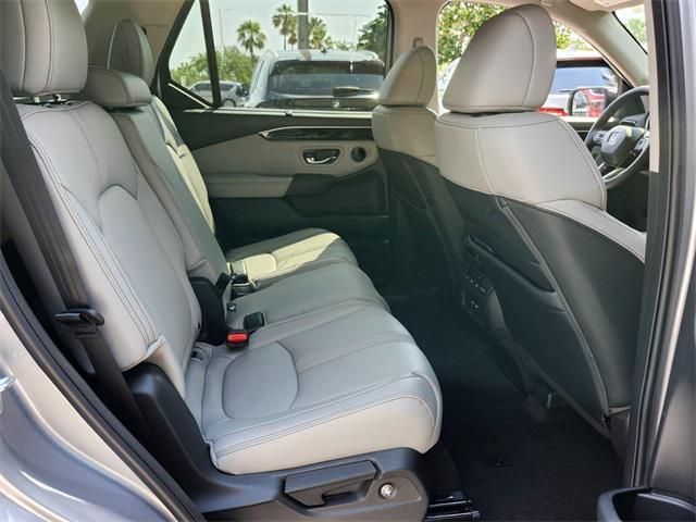 new 2025 Honda Pilot car, priced at $45,680