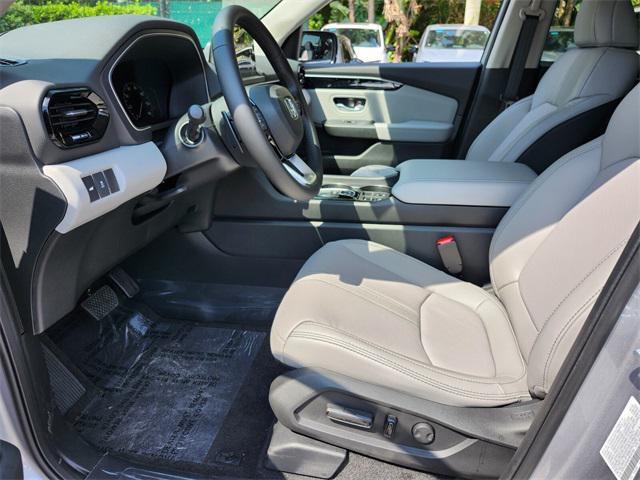 new 2025 Honda Pilot car, priced at $45,680
