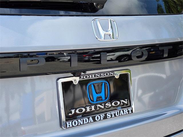 new 2025 Honda Pilot car, priced at $45,680